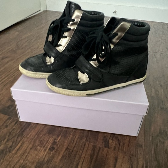 Vince camuto platform sneakers - Picture 2 of 4